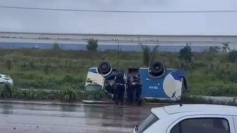 Carro-forte capota na BR-135 durante chuva em São Luís 6 CARRO-FORTE