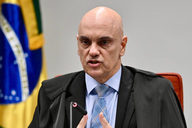Moraes não decreta prisão de Bolsonaro, mas adverte o ex-presidente 4 moraes