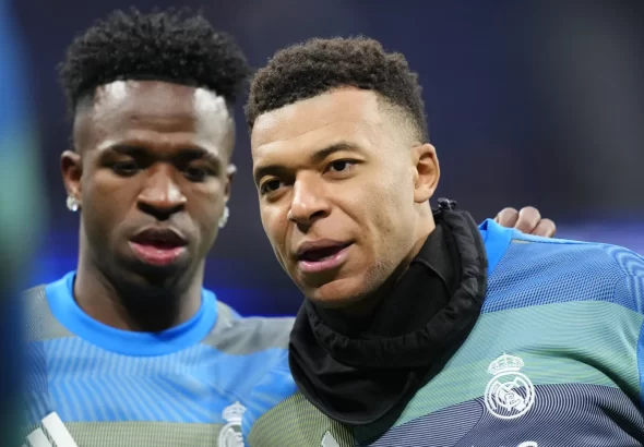 mbappe-e-tecnico-do-real-defendem-vini-jr.