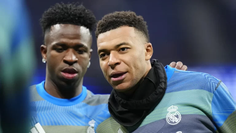 mbappe-e-tecnico-do-real-defendem-vini-jr.