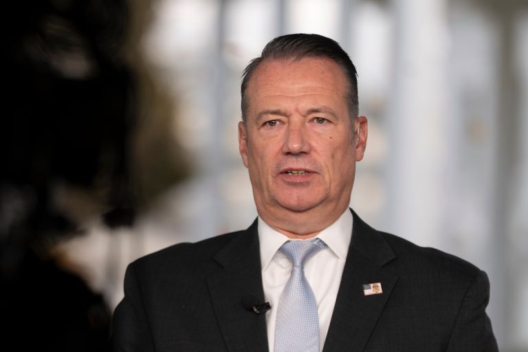 juiz-ordena-que-chefe-do-ice-compareca-a-tribunal-para-explicar-por-que-detidos-foram-privados-do-devido-processo-legal