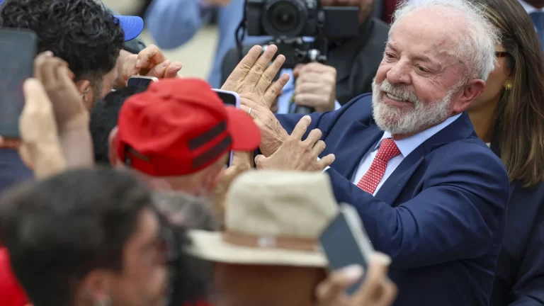lula-deixa-hospital-apos-cirurgia-de-catarata-no-olho-esquerdo
