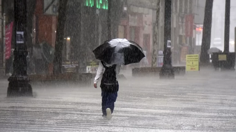 inmet-emite-alerta-laranja-para-tempestades-no-pais-ate-sabado