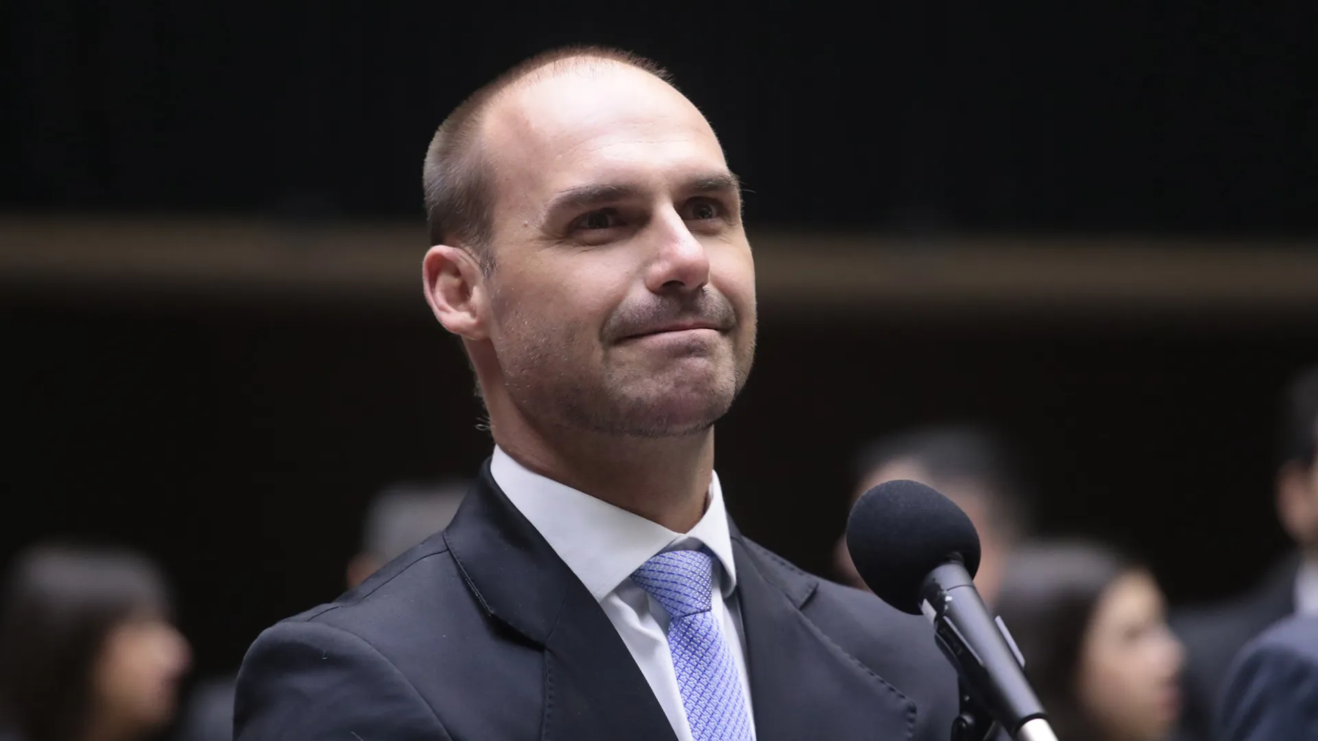 apos-derrotas,-eduardo-bolsonaro-mira-contatos-internacionais-para-impulsionar-flavio