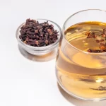 tome-agua-com-cravo-antes-de-dormir-e-veja-os-beneficios-para-o-corpo