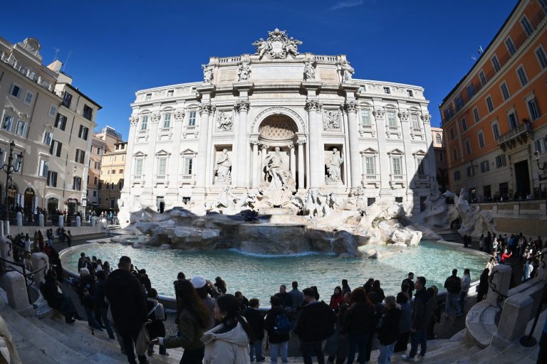 roma-comeca-a-cobrar-taxa-de-turistas-para-visitar-a-fontana-di-trevi