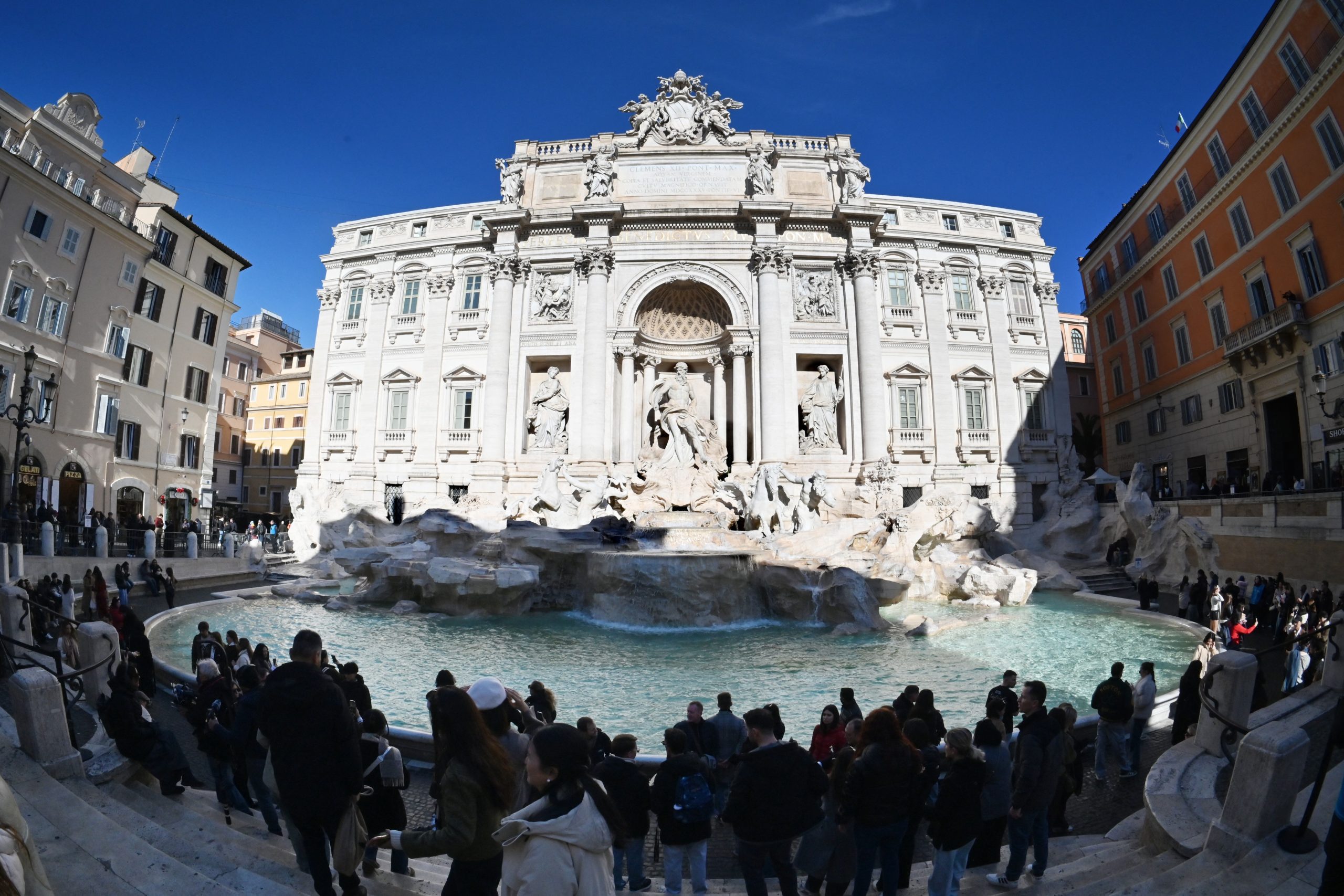 roma-comeca-a-cobrar-taxa-de-turistas-para-visitar-a-fontana-di-trevi
