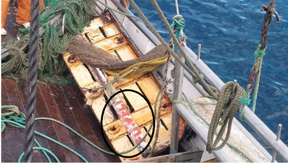 nome-de-embarcacao-desaparecida-em-marica-foi-achada-em-fragmento-de-casco-encontrado-no-mar
