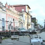 poste-cai-sobre-carros-no-centro-de-sao-luis;-veiculos-ficaram-danificados