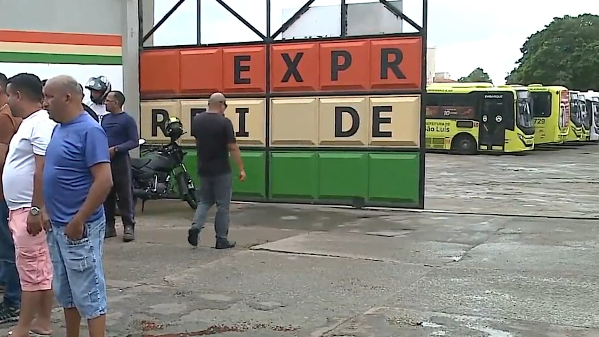 mesmo-com-fim-da-greve-geral,-rodoviarios-do-expresso-rei-de-franca,-antiga-1001,-continuam-paralisados