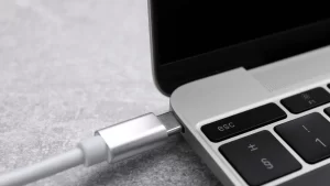 notebook-sempre-ligado-a-tomada?-veja-os-riscos-e-como-evita-los