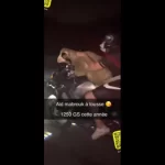 homem-e-filmado-transportando-ovelha-em-moto-na-franca;-video