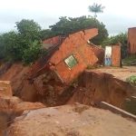 video:-casa-e-engolida-por-vocoroca-apos-forte-chuva-em-grajau,-no-ma