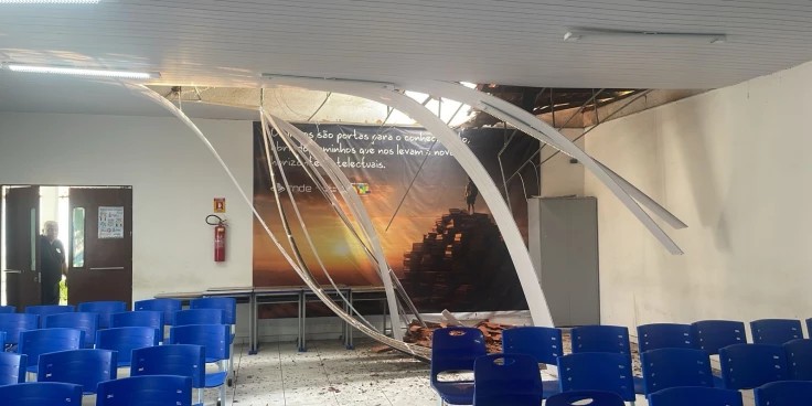 parte-do-telhado-do-auditorio-de-escola-desaba-em-sao-luis;-ninguem-se-feriu