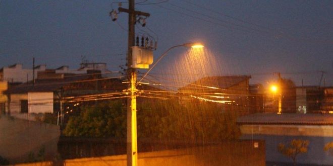 chuvas-intensas-aumentam-risco-com-rede-eletrica:-saiba-como-se-proteger